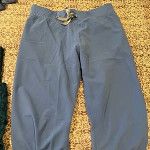 Figs women's livingston basic scrub pants